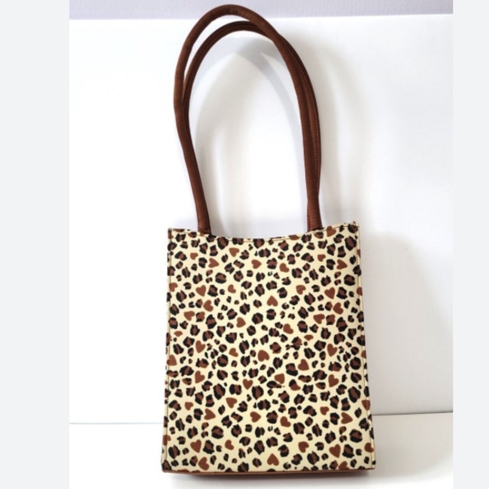 ❤️Sale Victoria’s Secret Shoulder Bag Animal/Heart Print